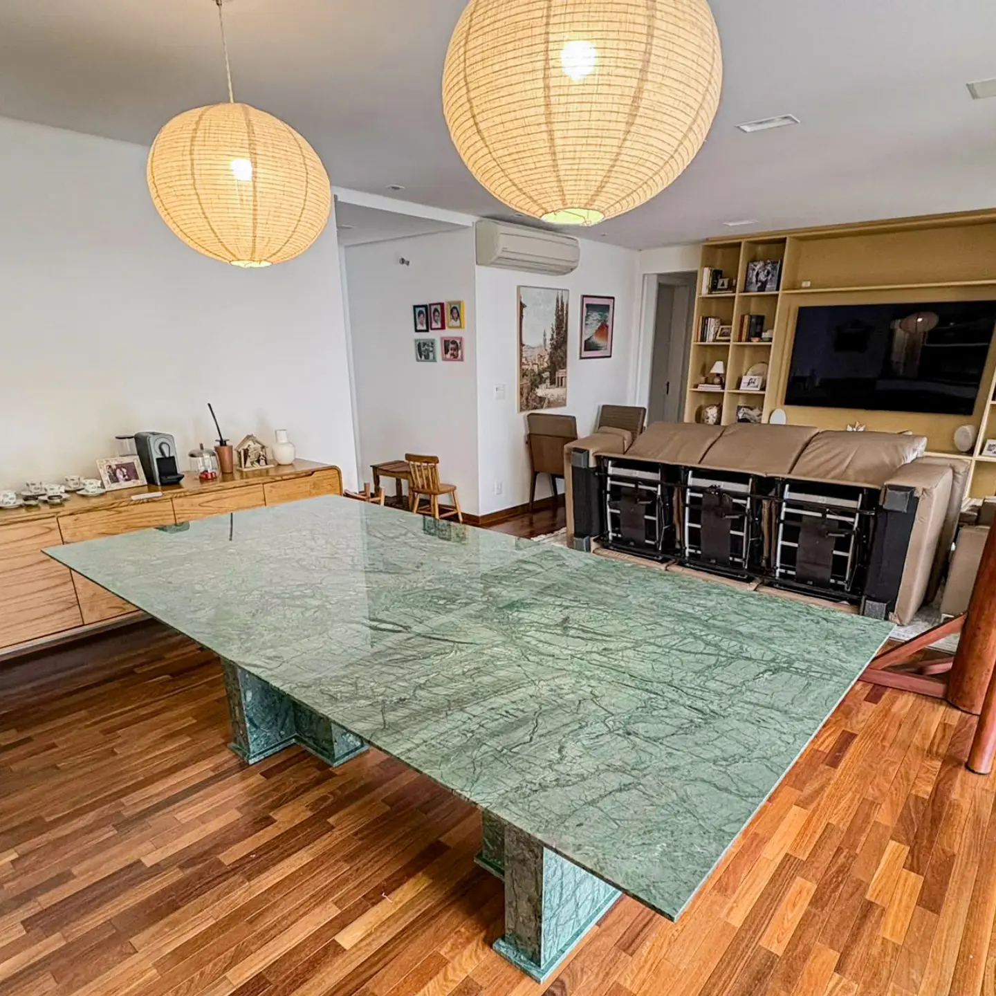 Mesa de jantar em pedra verde
